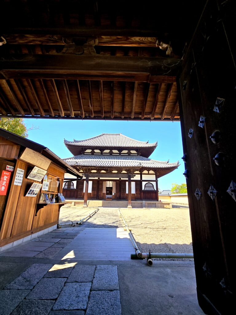 pabellón Kaidan-dō (Salón de la Ordenación) del complejo budista Tōdai-ji en Nara