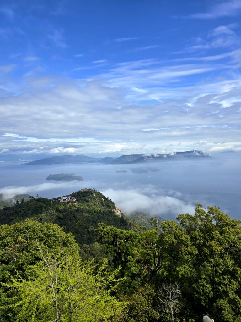 vista panorámica del mar Interior de Seto y las islas cercanas desde la zona del monte Misen en la isla de Miyajima