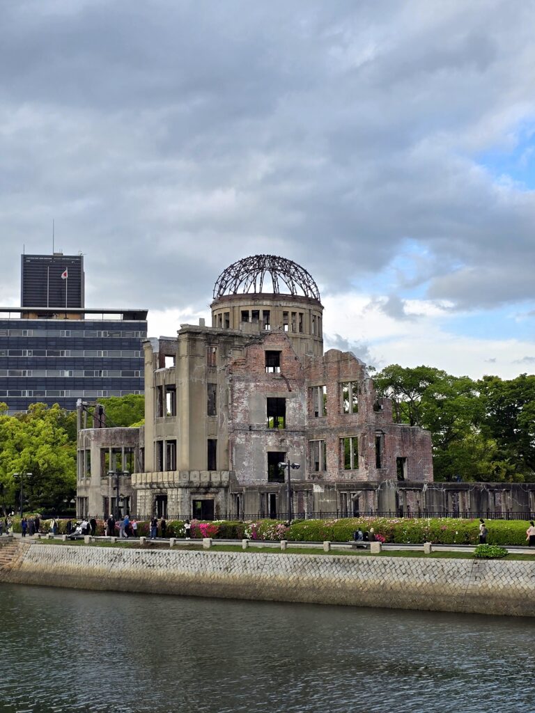 Monumento de la Paz de Hiroshima, también conocido como la Cúpula de la Bomba Atómica (Genbaku Dōmu), ubicado en Hiroshima, Japón.