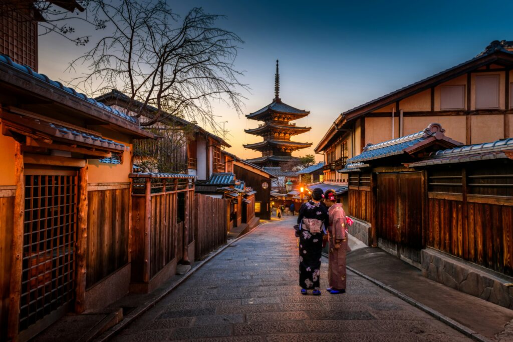 Pagoda Yasaka perteneciente al templo Hōkan-ji, ubicada en el distrito histórico de Higashiyama en Kioto